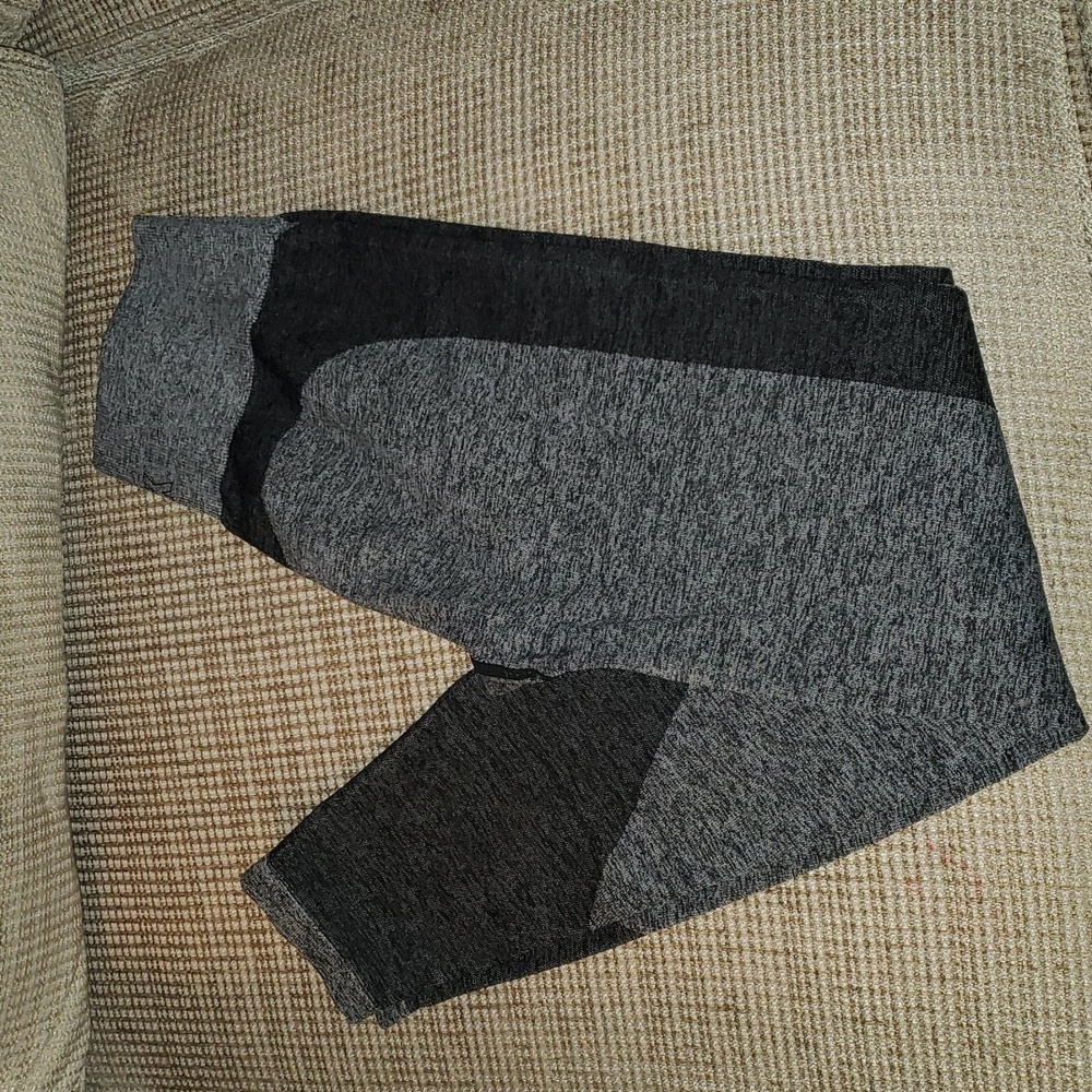 Victoria's Secret PINK Seamless leggings, gray and black, Medium